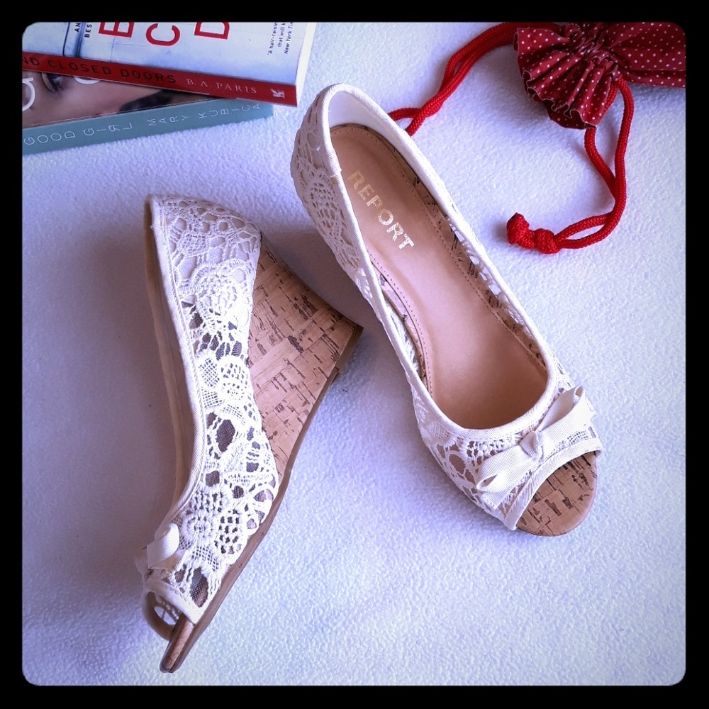 Report White Lacy Wedge Size 8.5